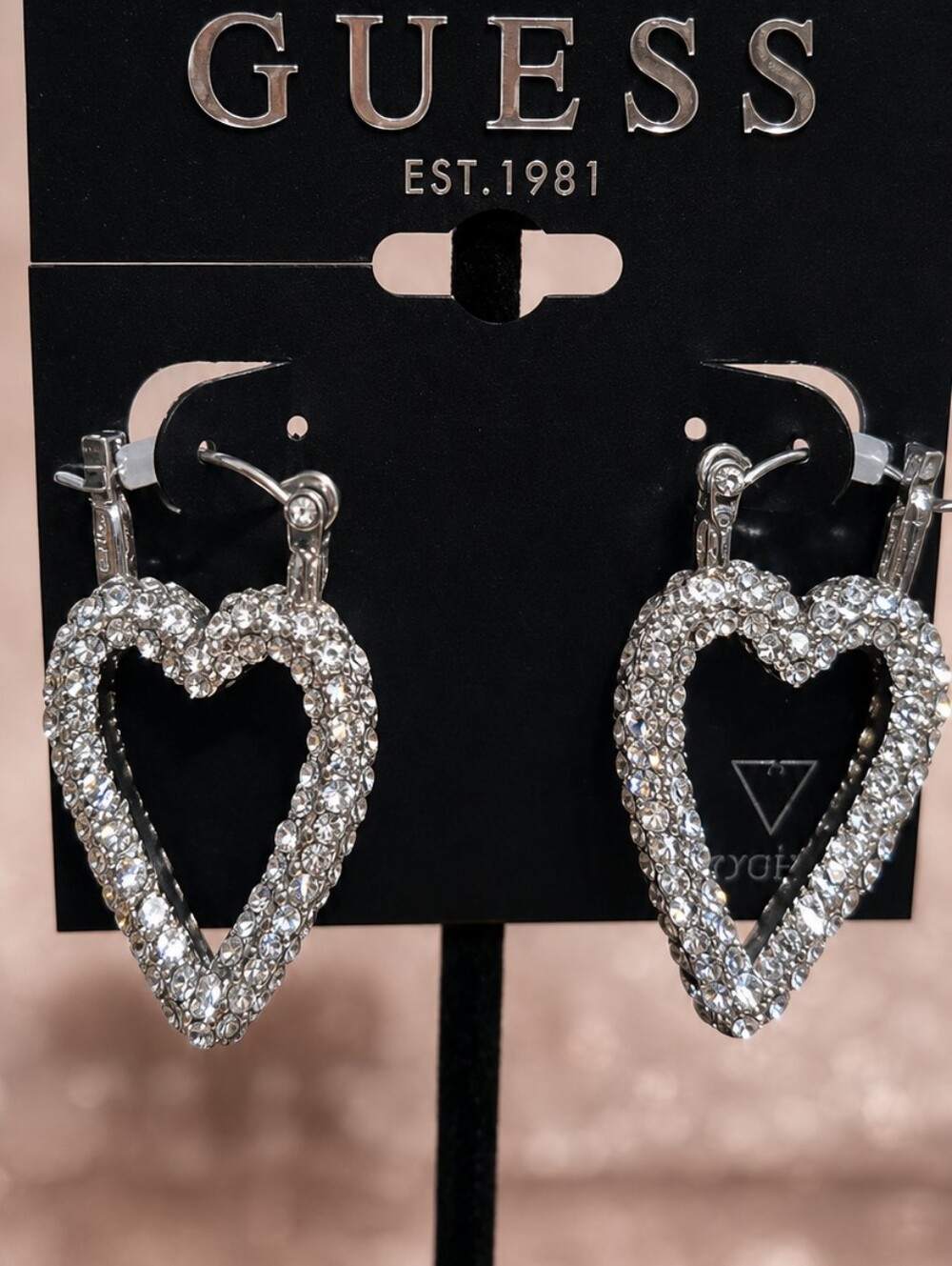 NWT Beautiful Guess White heart earrings